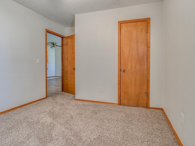 Building Photo - Adorable duplex in Norman