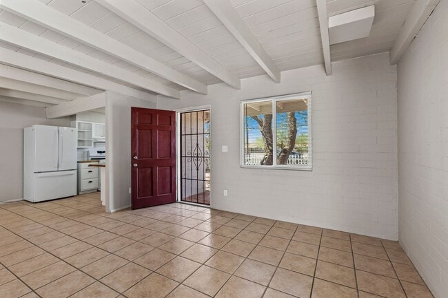Building Photo - Charming central home