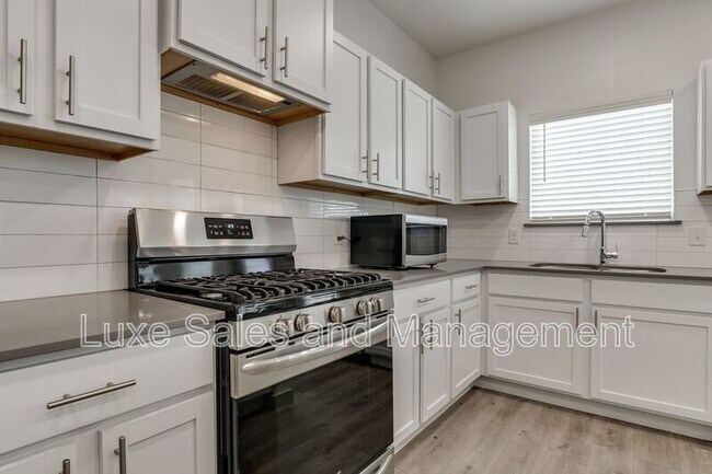 Building Photo - 7907 NW 135th Terrace