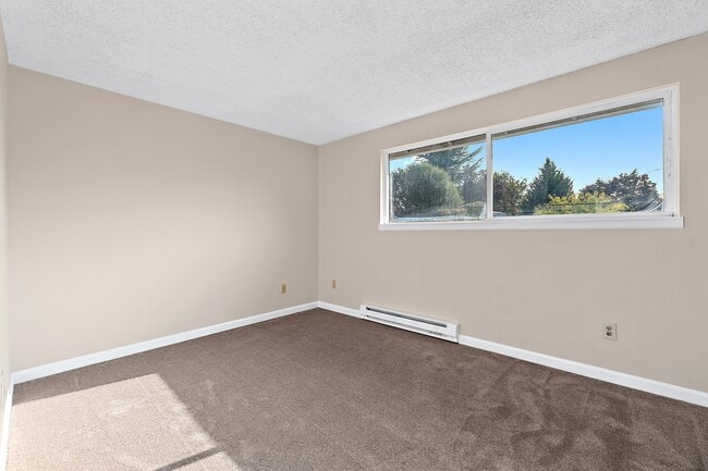 Building Photo - 325 N 29th Ave