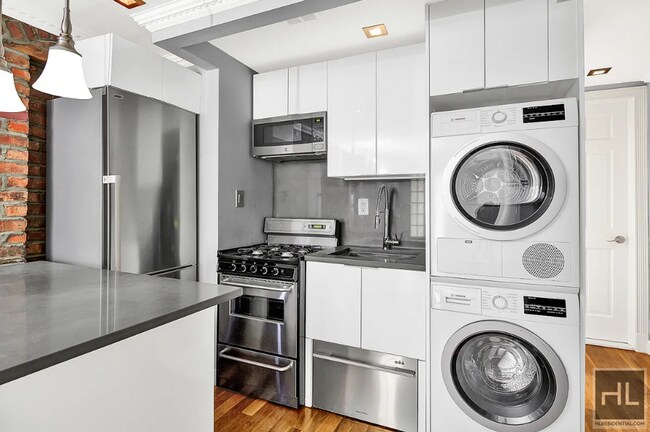 Building Photo - Mulberry Street