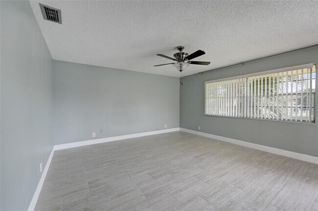 Building Photo - 8760 Azalea Ct