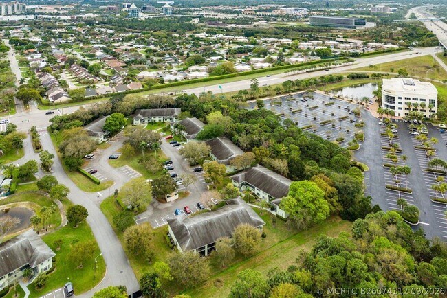 Building Photo - 2001 Sabal Ridge Ct