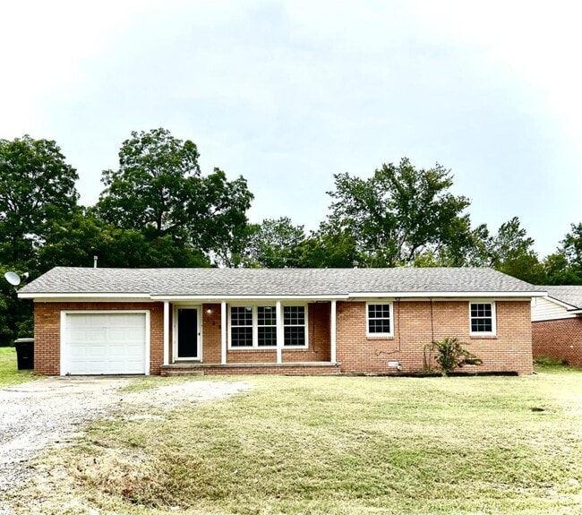 Primary Photo - 126 N Crown Point Dr