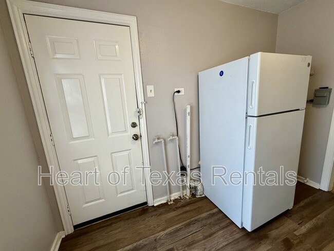 Building Photo - 4010 Homan Ave