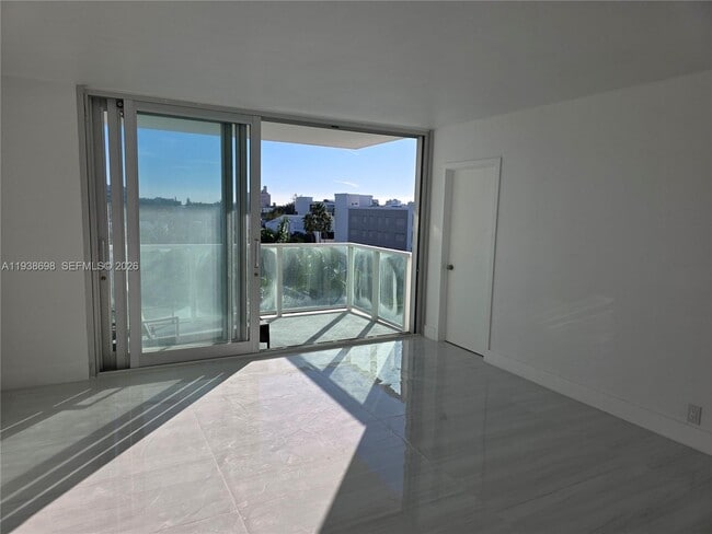 Building Photo - 1000 West Ave