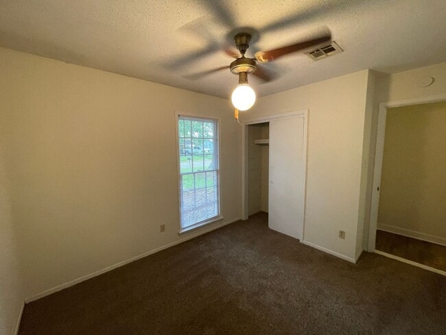 Building Photo - Great Refreshed Home