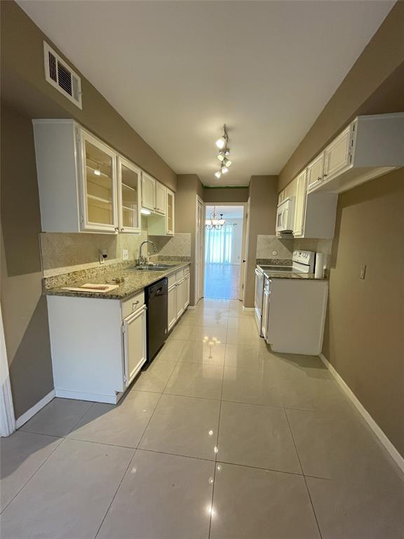 Building Photo - 13278 Trail Hollow Dr