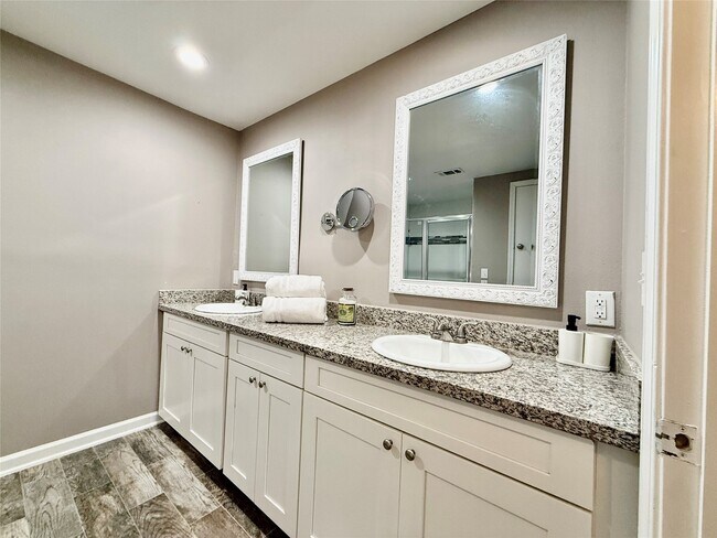 Building Photo - 3487 Balboa Cir
