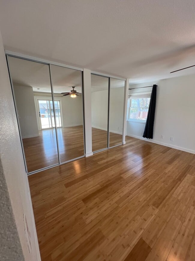 Building Photo - Stunningly Upgraded 3 Bed/2.5 Bath Home