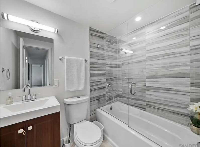 Building Photo - 744 Oneonta Ave