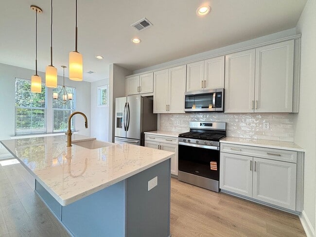 Building Photo - Available now. Beautiful 3 BR/2.5 BA New C...