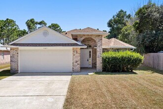 Building Photo - 4 bedroom 2 bathroom home in SW Pensacola ...