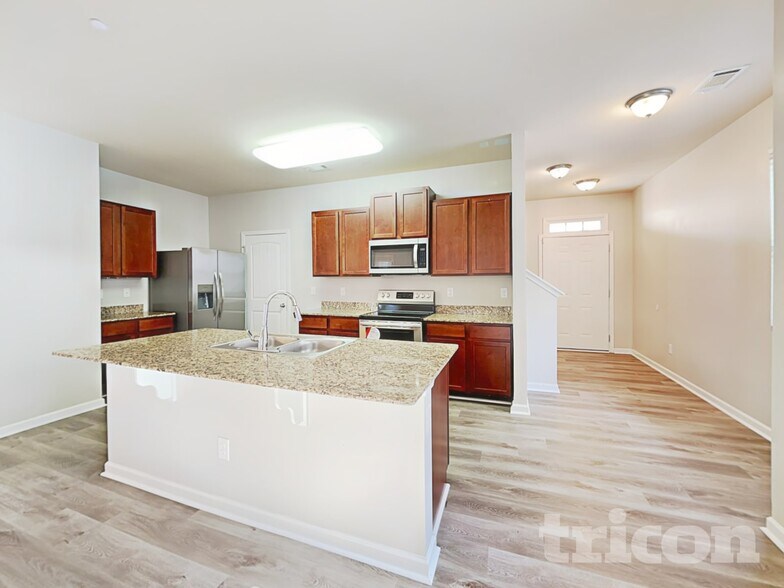 Building Photo - 2878 S Hills