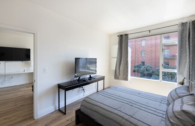Building Photo - 530 K St