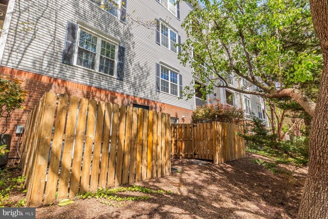 Building Photo - 255 S Pickett St