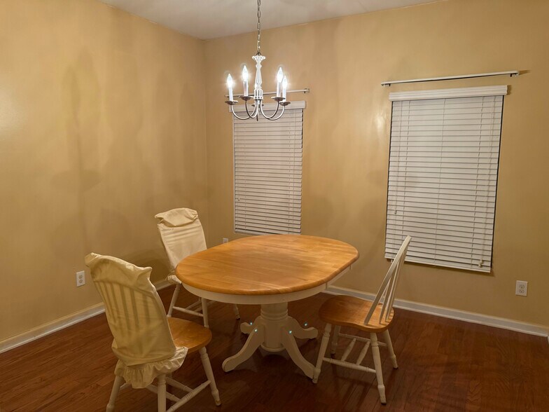 Building Photo - Room in House on Genlee Dr