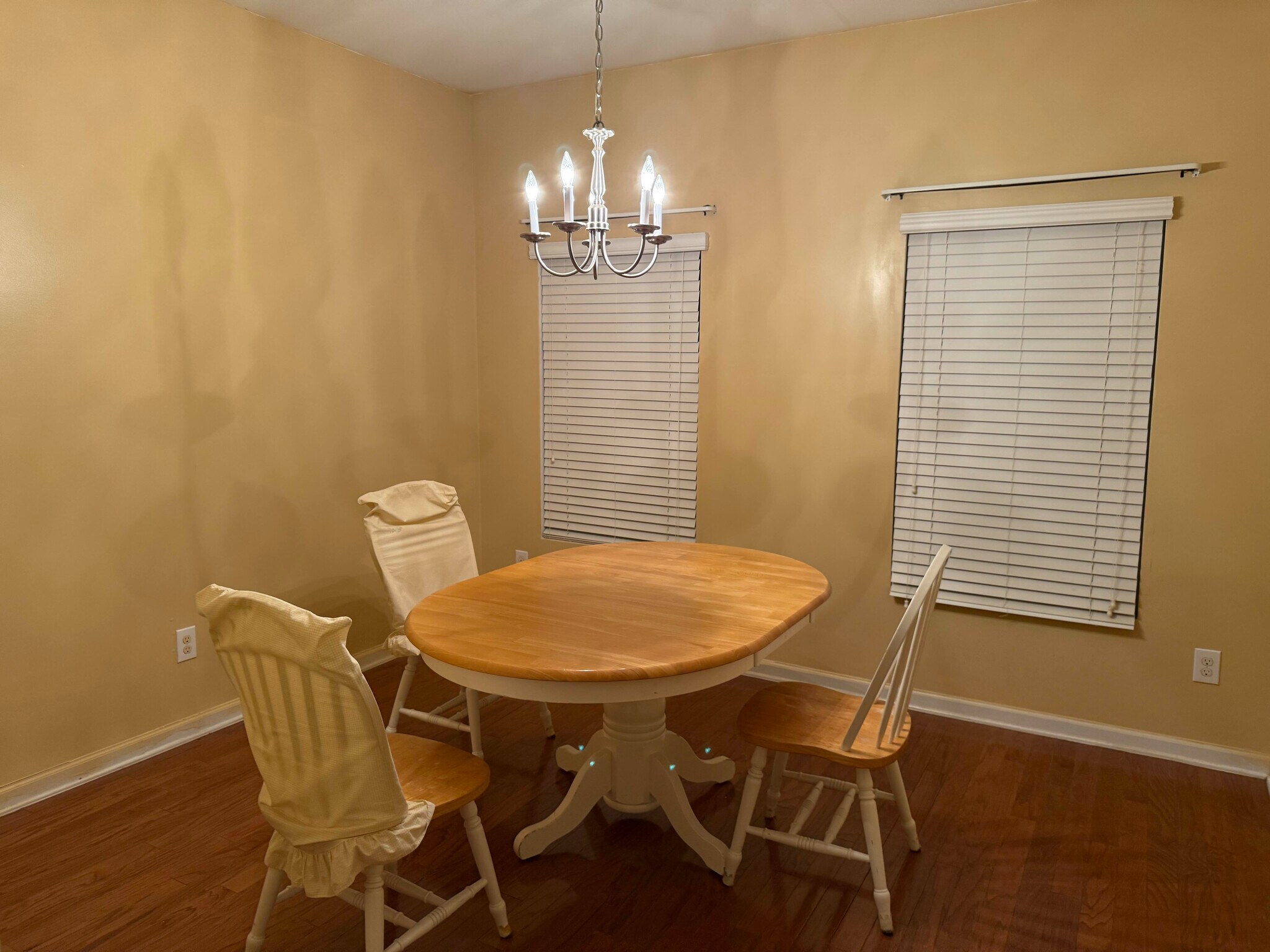 Building Photo - Room in House on Genlee Dr