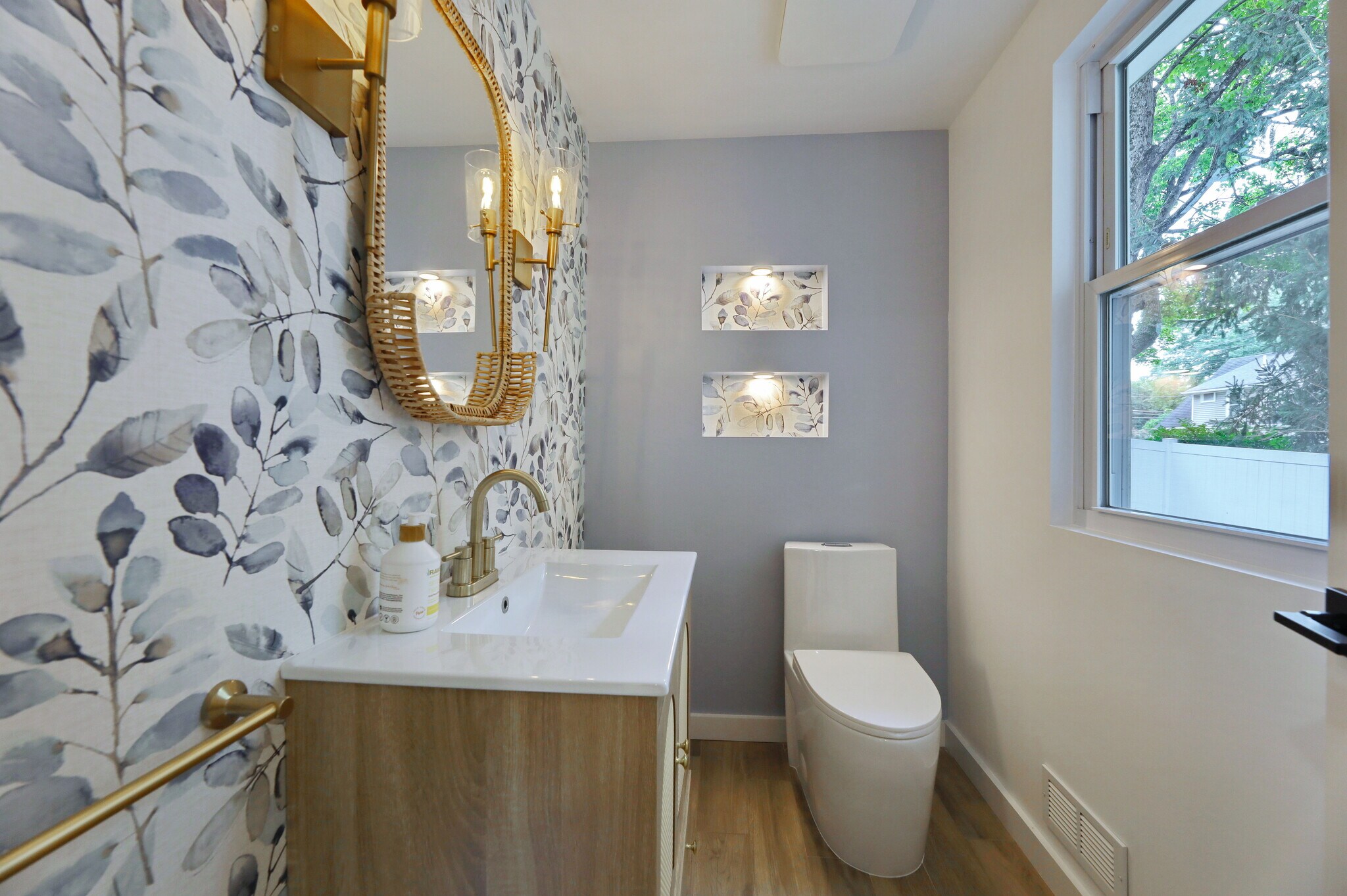 Building Photo - 205 Island Rd