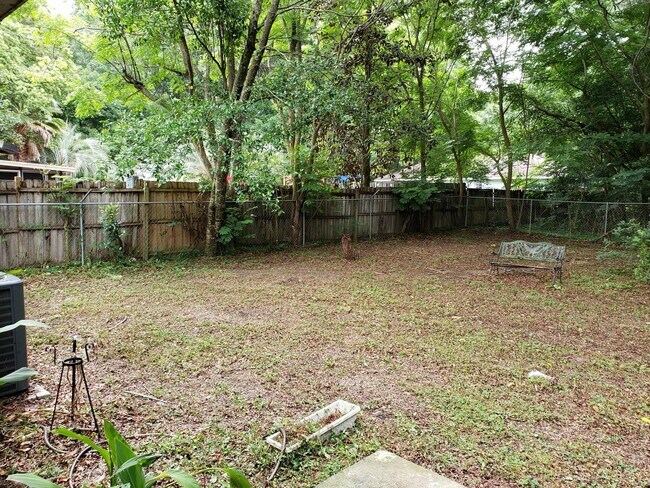 Building Photo - 3 Bed, 2 Bath, 1 Car garage.