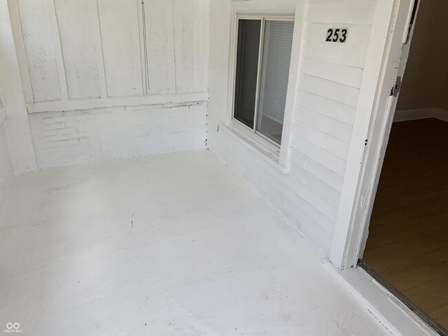 Building Photo - 253 N Gray St
