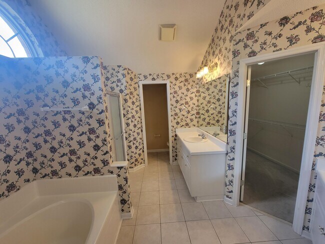 Building Photo - 4740 Waltons Cir
