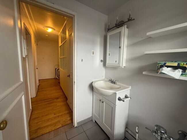 Building Photo - NEW RENTAL!