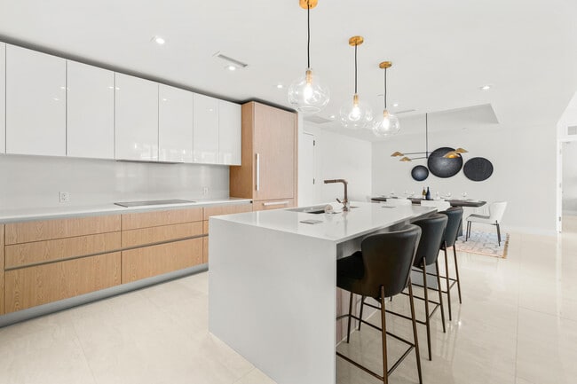 Building Photo - 3100 N Ocean Dr