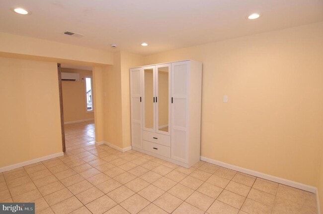 Building Photo - 404 Talahi Rd SE