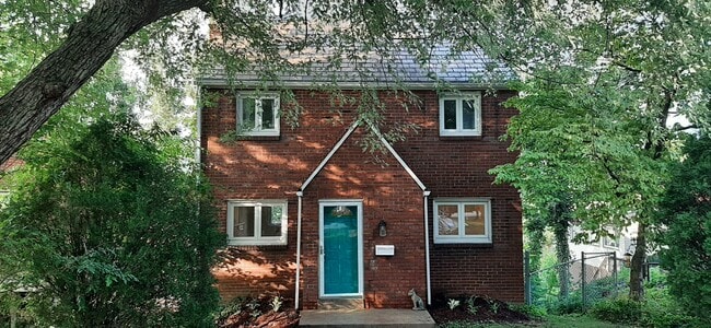 Building Photo - 106 Koegler Ave