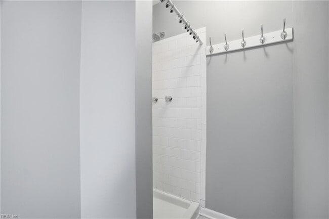 Building Photo - 710 Waters Dr