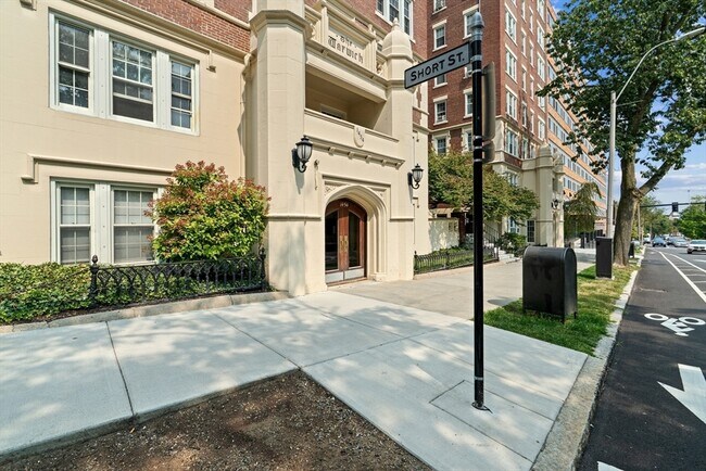 Building Photo - 1450-1454-1454 Beacon St