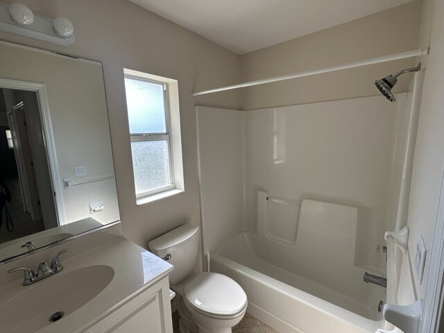 Building Photo - Spacious 2-Bed, 2-Bath Home in Venice with...