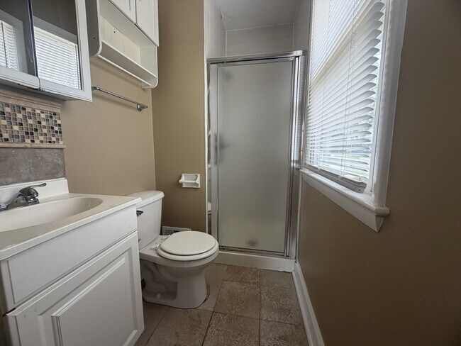 Building Photo - 5035 Overton Ave