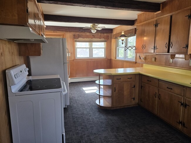 Building Photo - 54 Maple St