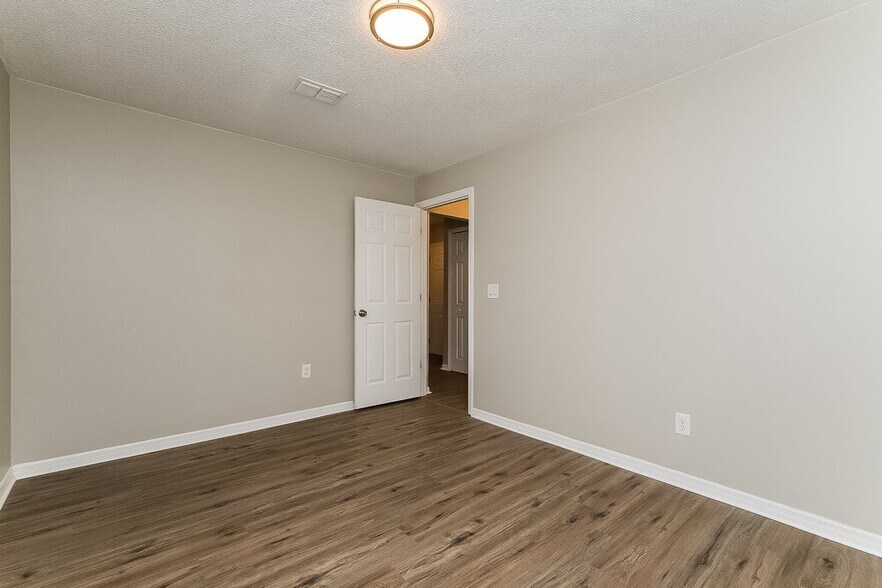Building Photo - 28507 Tall Grass Dr