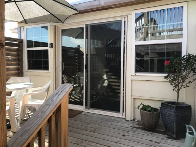 Building Photo - 2521 Avenue Q