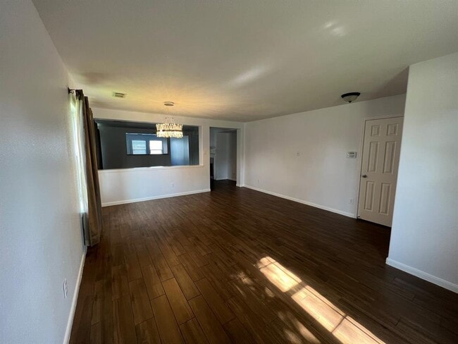 Building Photo - 2219 Bristol Bend Ln