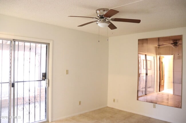 Building Photo - 1113 Plaza Azul