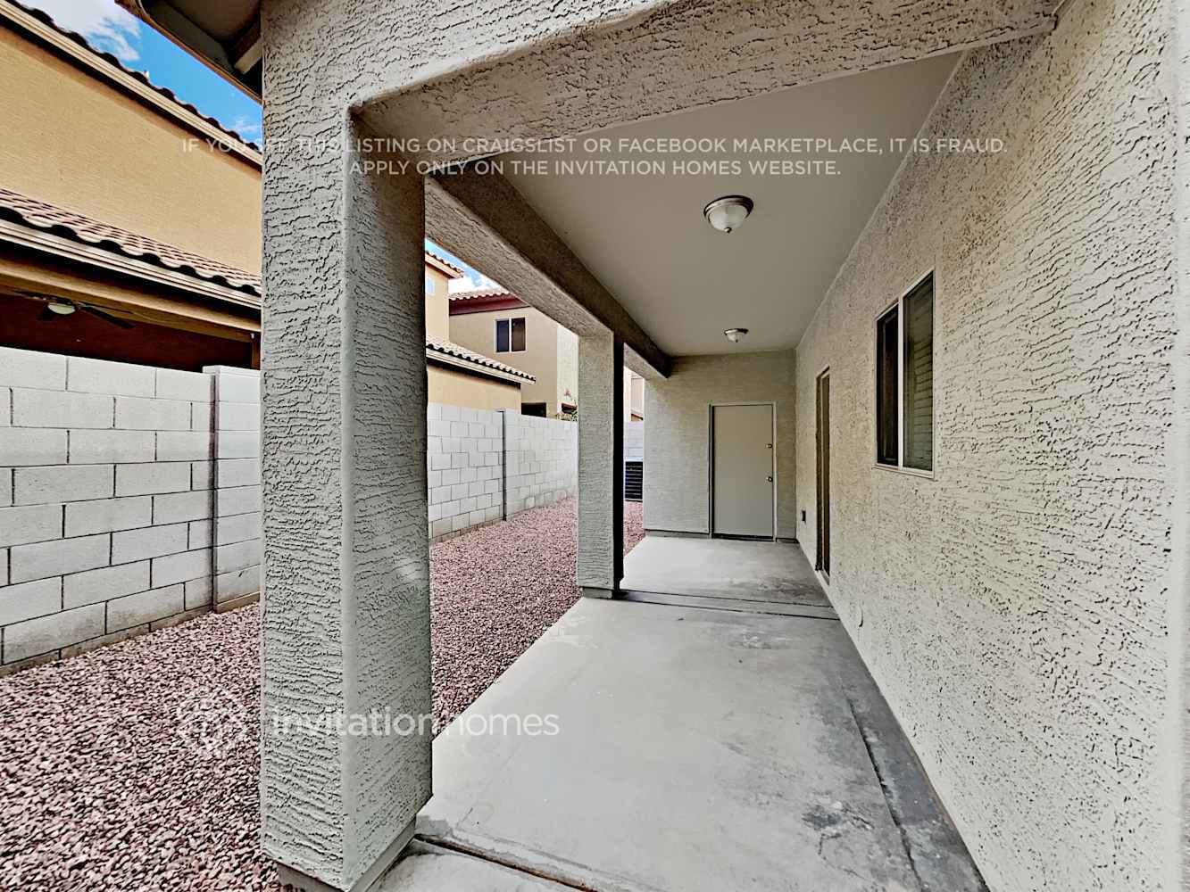 Building Photo - 327 S Travis