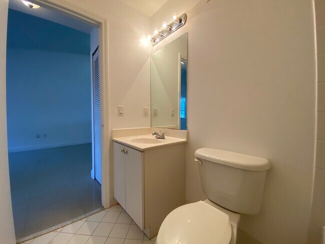 Building Photo - 2921 SE 12th Rd