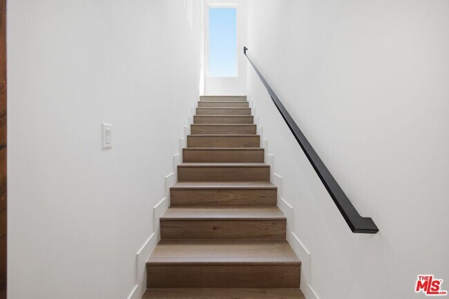 Building Photo - 3926 S Ridgeley Dr
