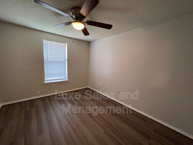 Building Photo - 2137 Goodrich Dr