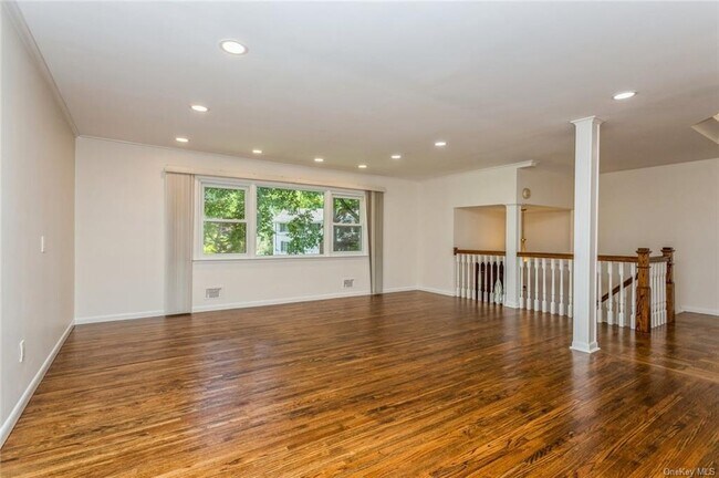 Building Photo - 2 Merion Dr