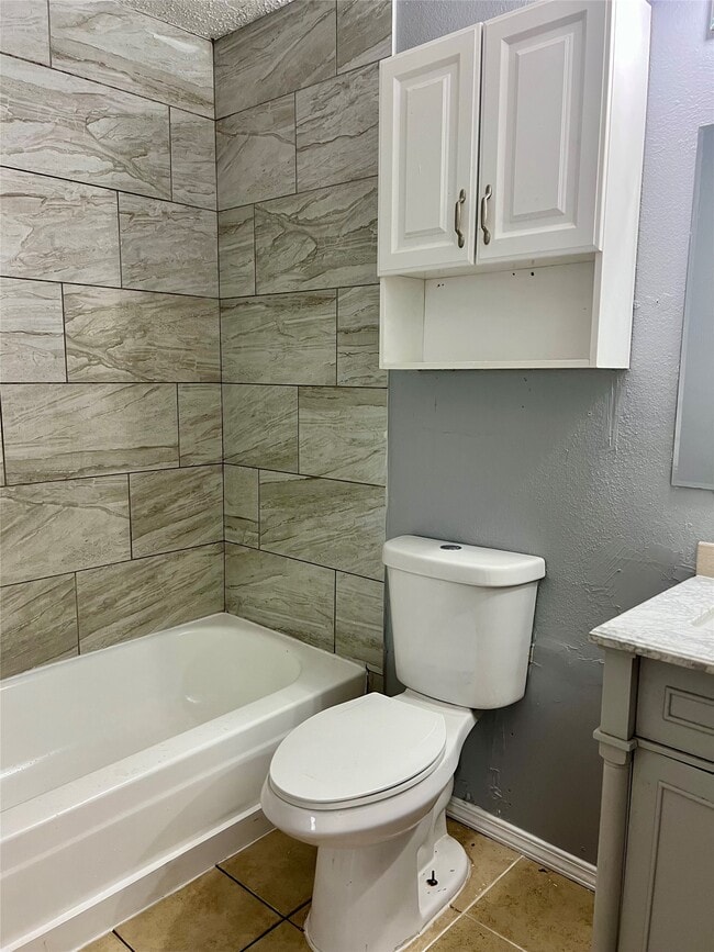 Building Photo - 10610 Sandy River Dr