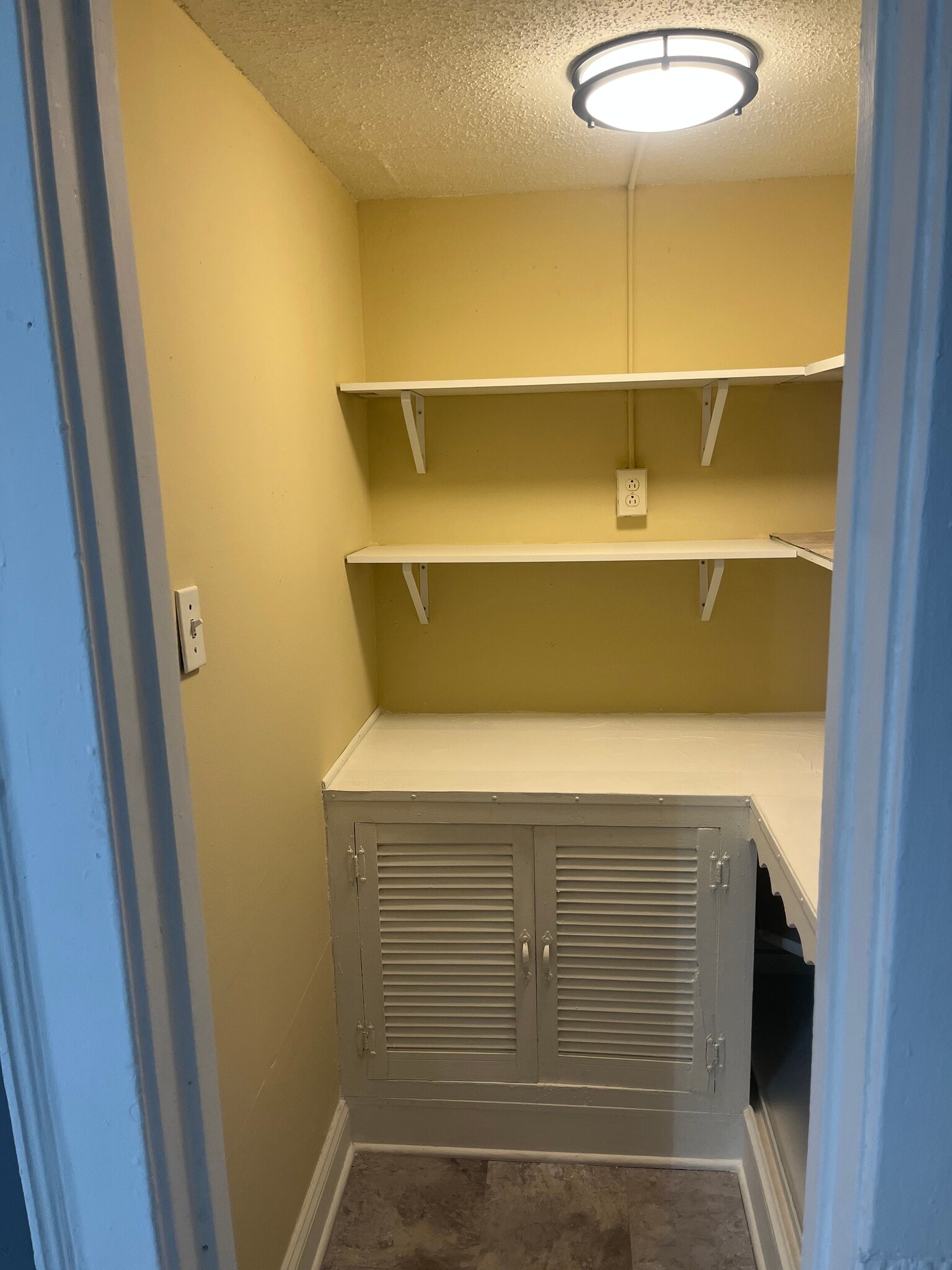 Building Photo - 131 Tolland St