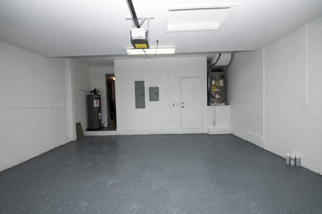 Building Photo - 15711 SW 53rd Ct