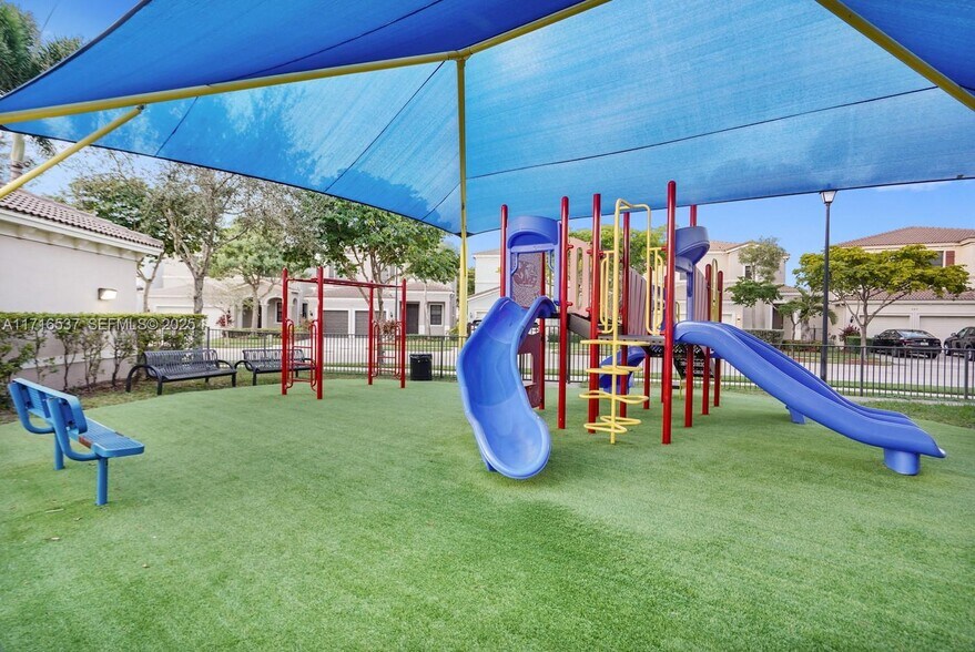 Building Photo - 481 NE 194th Ter