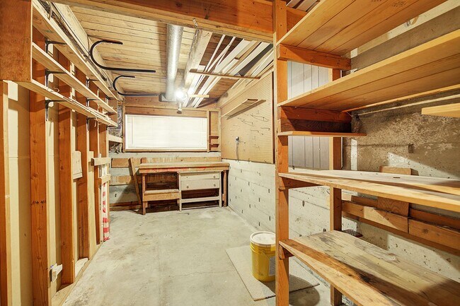 Building Photo - 5Bd/2.25Ba Kirkland Home