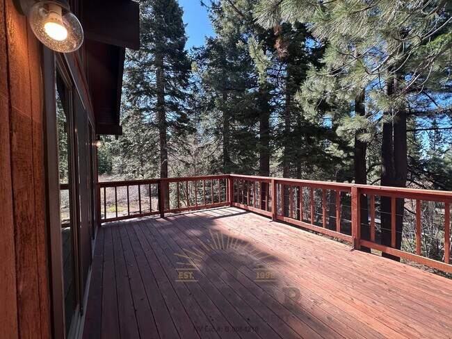 Building Photo - Spacious 3 Bed, 3.5 Bath Home with Forest ...